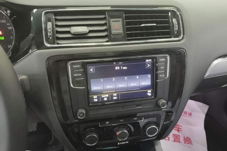 Used Volkswagen Sagitar 2018 280TSI DSG Ignite Edition Audio And AC Panel