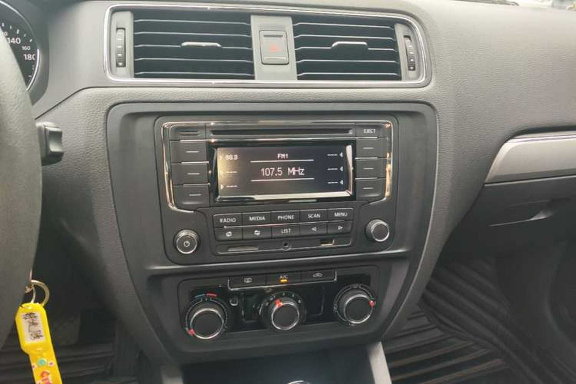 Used Volkswagen Sagitar 2018 1.6L Automatic Fashion Model Audio And AC Panel