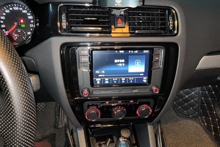 Used Volkswagen Sagitar 2018 280TSI DSG Ignite Edition Audio And AC Panel