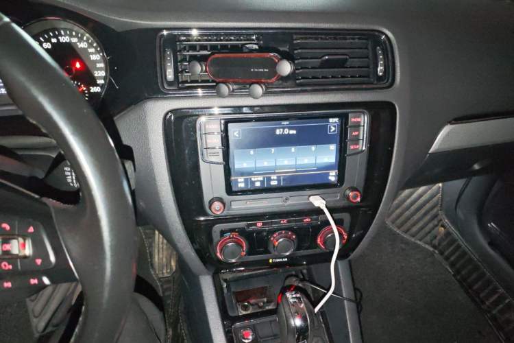 Used Volkswagen Sagitar 2018 280TSI DSG Ignite Edition Audio And AC Panel