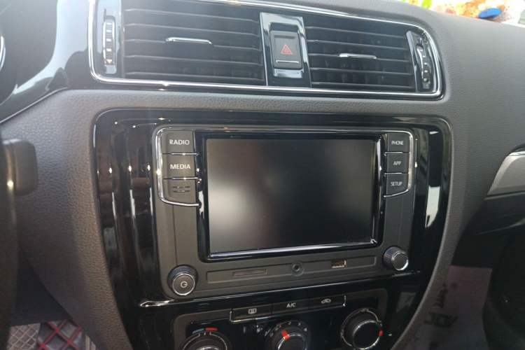 Used Volkswagen Sagitar 2018 280TSI DSG Ignite Edition Audio And AC Panel