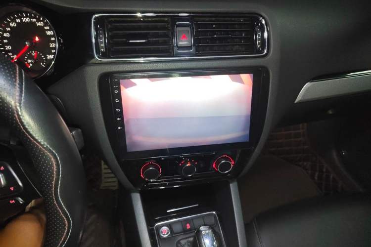 Used Volkswagen Sagitar 2018 280TSI DSG Ignite Edition Audio And AC Panel