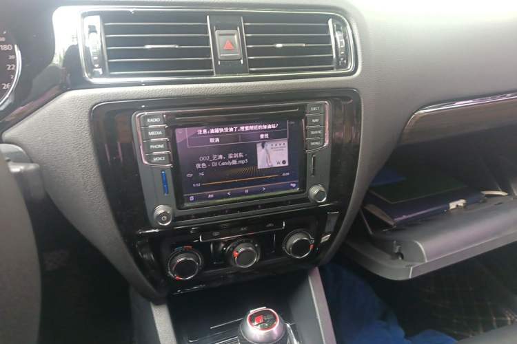 Used Volkswagen Sagitar 2018 280TSI DSG Ignite Edition Audio And AC Panel