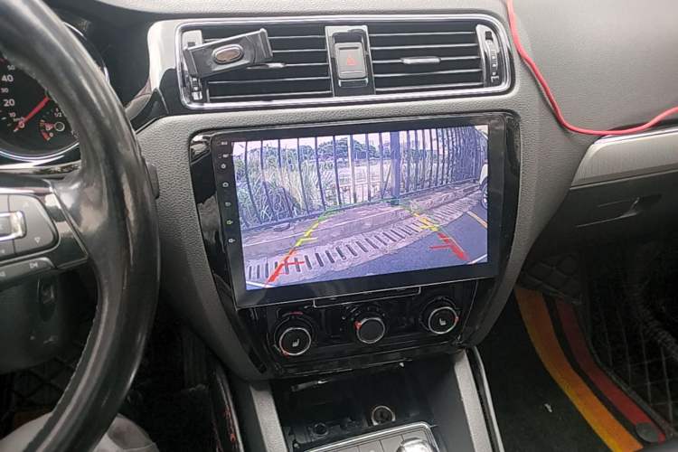Used Volkswagen Sagitar 2018 180TSI DSG Prestige Edition Audio And AC Panel