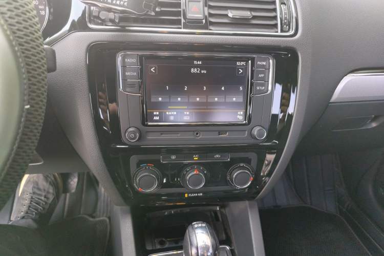 Used Volkswagen Sagitar 2018 280TSI DSG Comfort Model Audio And AC Panel