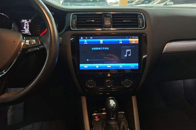 Used Volkswagen Sagitar 2018 280TSI DSG Comfort Model Audio And AC Panel