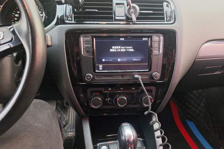 Used Volkswagen Sagitar 2018 280TSI DSG Comfort Model Audio And AC Panel