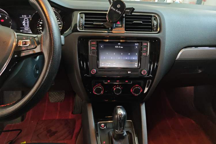 Used Volkswagen Sagitar 2018 280TSI DSG Ignite Edition Audio And AC Panel
