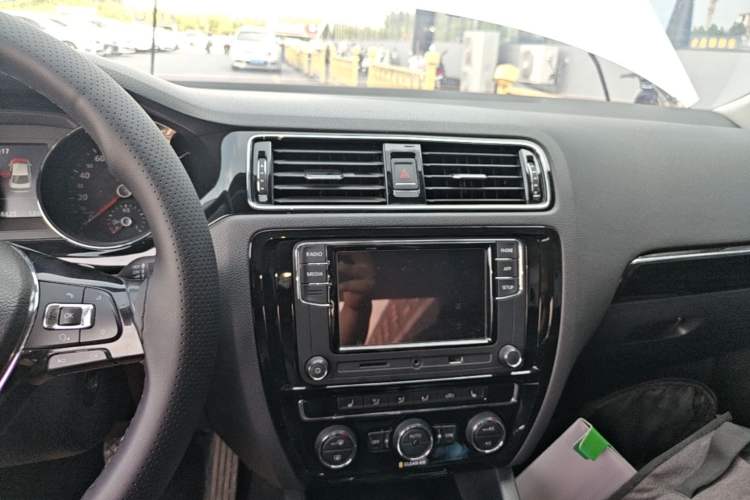 Used Volkswagen Sagitar 2018 280TSI DSG Luxury Model Audio And AC Panel