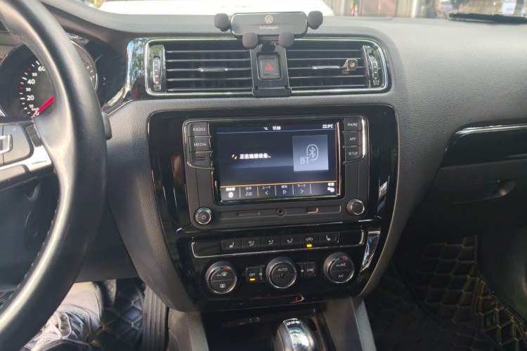 Used Volkswagen Sagitar 2018 280TSI DSG Luxury Model Audio And AC Panel