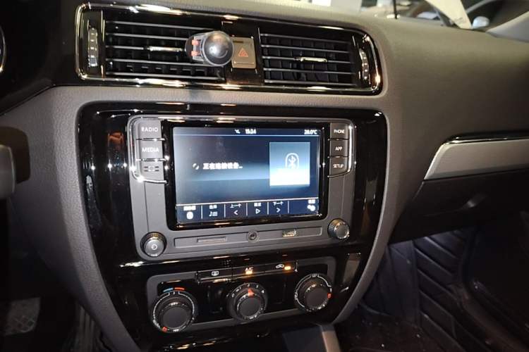 Used Volkswagen Sagitar 2018 280TSI DSG Ignite Edition Audio And AC Panel