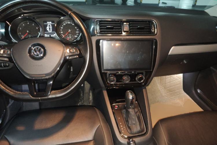 Used Volkswagen Sagitar 2018 280TSI DSG Ignite Edition Center Console