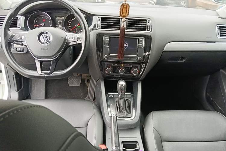 Used Volkswagen Sagitar 2018 280TSI DSG Ignite Edition Center Console