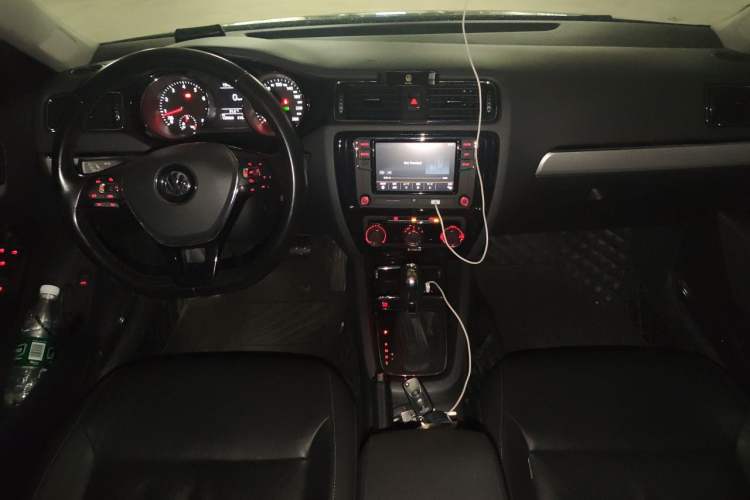 Used Volkswagen Sagitar 2018 280TSI DSG Ignite Edition Center Console