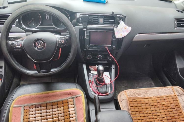 Used Volkswagen Sagitar 2018 280TSI DSG Ignite Edition Center Console