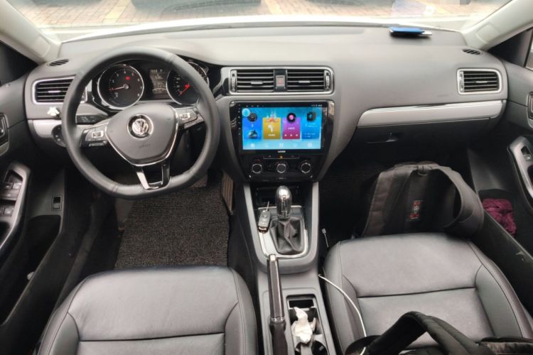 Used Volkswagen Sagitar 2018 1.6L Automatic Comfort Model Center Console