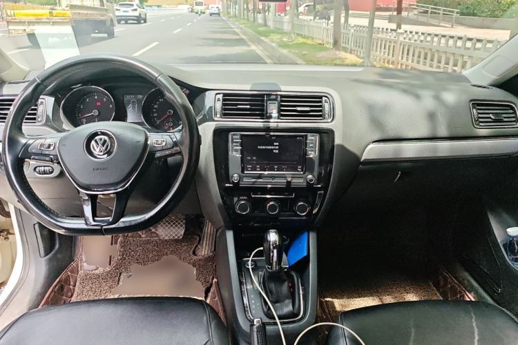 Used Volkswagen Sagitar 2018 280TSI DSG Ignite Edition Center Console