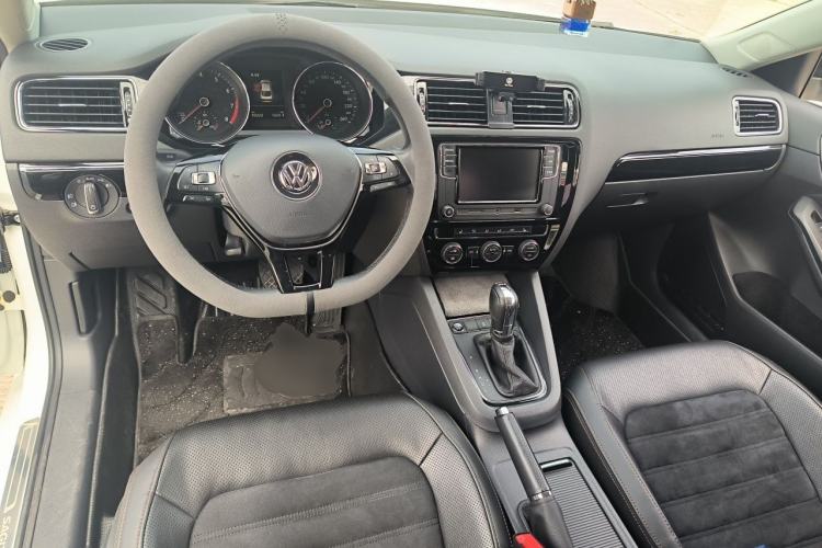 Used Volkswagen Sagitar 2018 280TSI DSG Luxury Model Center Console