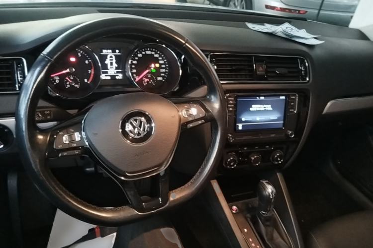 Used Volkswagen Sagitar 2018 180TSI DSG Prestige Edition Center Console
