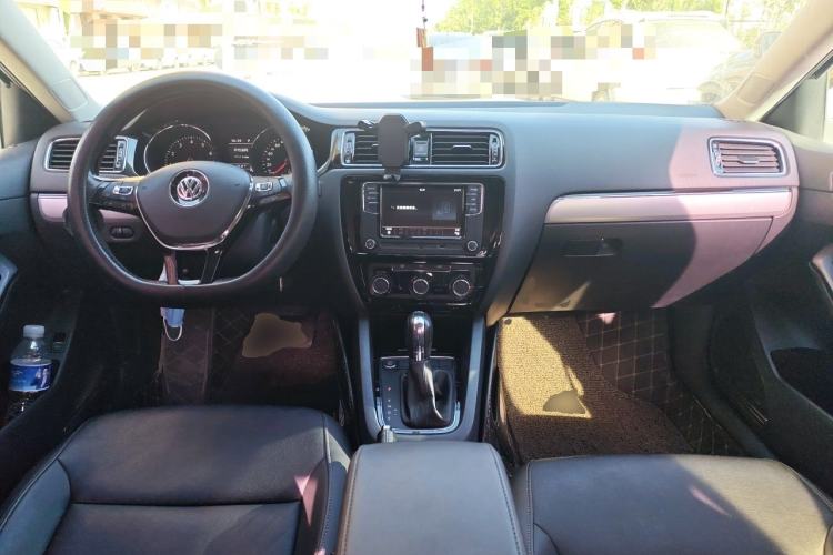 Used Volkswagen Sagitar 2018 280TSI DSG Comfort Model Center Console