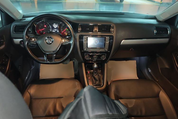 Used Volkswagen Sagitar 2018 280TSI DSG Ignite Edition Center Console