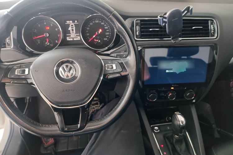 Used Volkswagen Sagitar 2018 280TSI DSG Comfort Model Center Console
