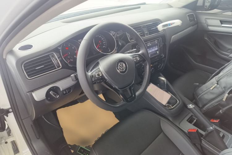 Used Volkswagen Sagitar 2018 280TSI DSG Ignite Edition Center Console