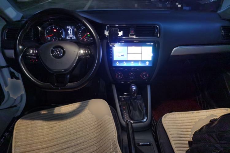Used Volkswagen Sagitar 2018 180TSI DSG Prestige Edition Center Console
