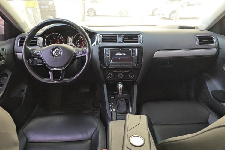 Used Volkswagen Sagitar 2018 180TSI DSG Prestige Edition Center Console