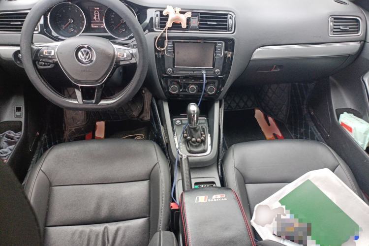Used Volkswagen Sagitar 2018 280TSI DSG Ignite Edition Center Console