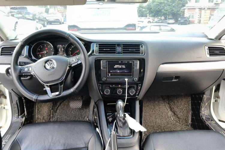 Used Volkswagen Sagitar 2018 280TSI DSG Ignite Edition Center Console