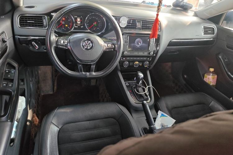 Used Volkswagen Sagitar 2018 280TSI DSG Luxury Model Center Console