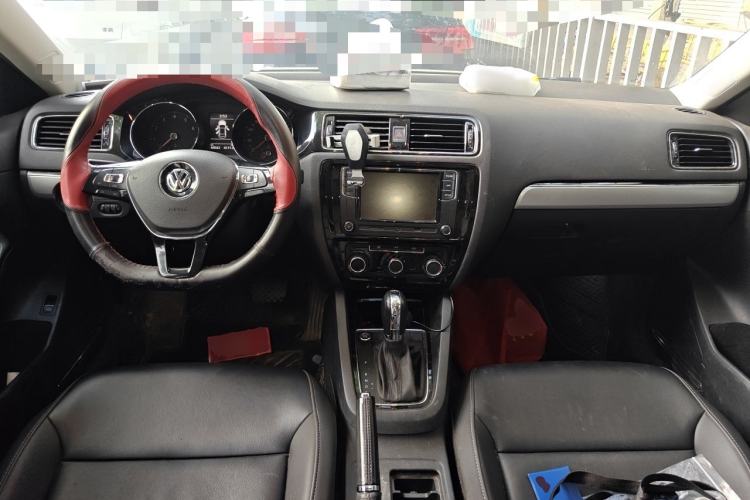 Used Volkswagen Sagitar 2018 280TSI DSG Ignite Edition Center Console