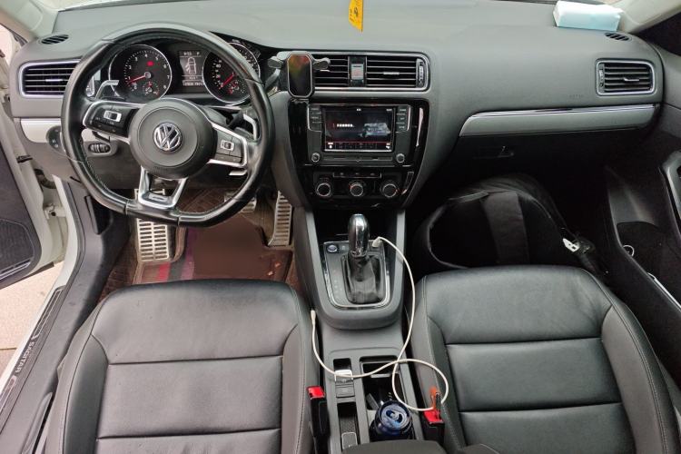 Used Volkswagen Sagitar 2018 280TSI DSG Ignite Edition Center Console