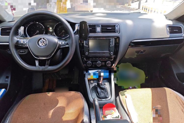 Used Volkswagen Sagitar 2018 280TSI DSG Luxury Model Center Console