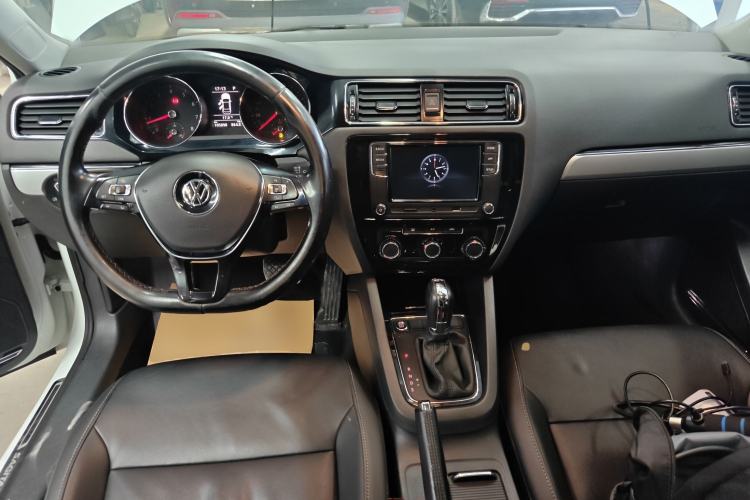 Used Volkswagen Sagitar 2018 280TSI DSG Ignite Edition Center Console