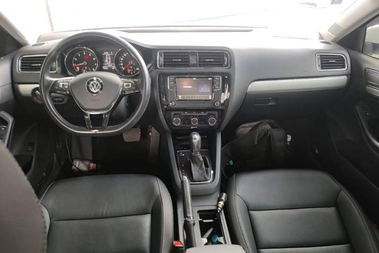 Used Volkswagen Sagitar 2018 280TSI DSG Ignite Edition Center Console