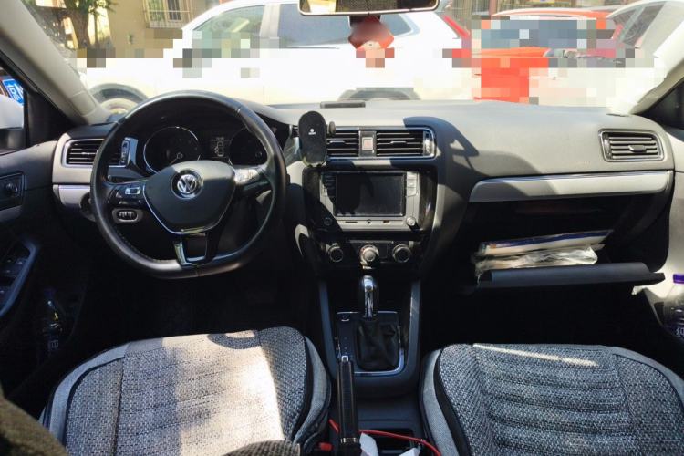Used Volkswagen Sagitar 2018 280TSI DSG Ignite Edition Center Console