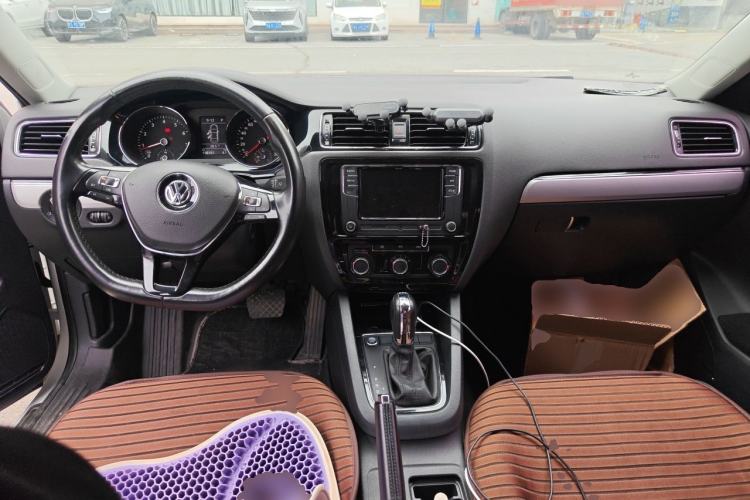 Used Volkswagen Sagitar 2018 280TSI DSG Ignite Edition Center Console