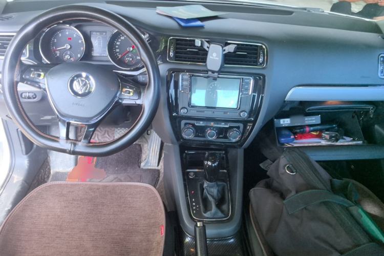 Used Volkswagen Sagitar 2018 280TSI DSG Comfort Model Center Console