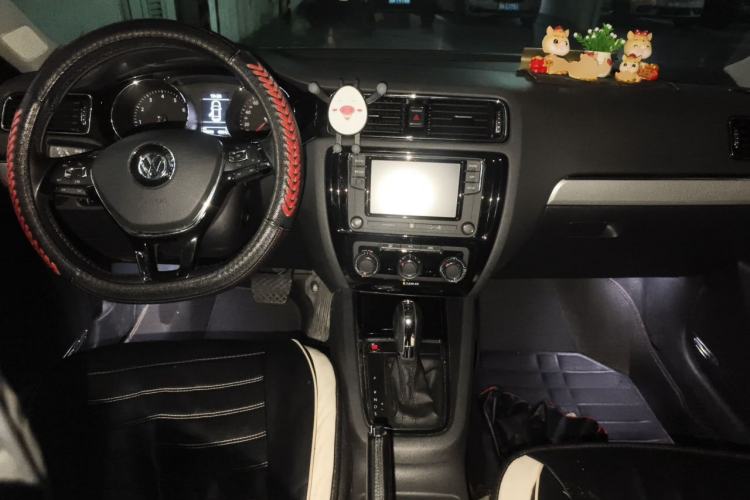 Used Volkswagen Sagitar 2018 280TSI DSG Comfort Model Center Console