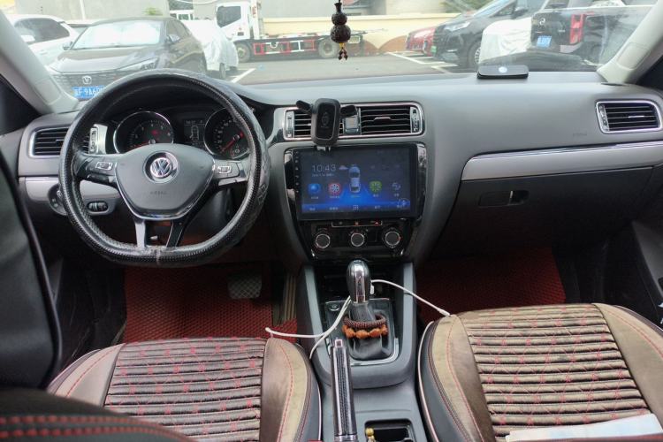 Used Volkswagen Sagitar 2018 280TSI DSG Comfort Model Center Console