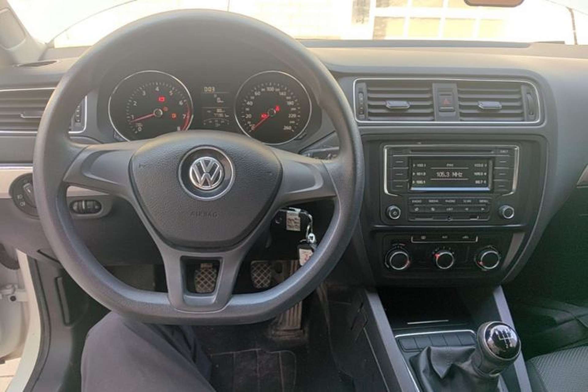Used Volkswagen Sagitar 2018 1.6L Manual Fashion Edition Center Console