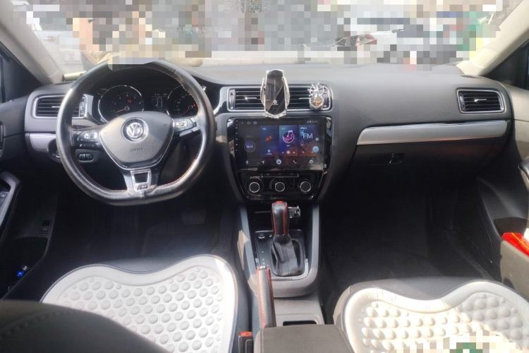 Used Volkswagen Sagitar 2018 280TSI DSG Ignite Edition Center Console