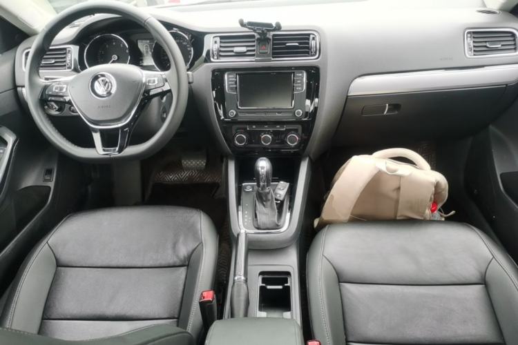 Used Volkswagen Sagitar 2018 280TSI DSG Ignite Edition Center Console