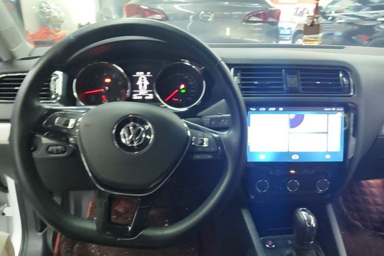 Used Volkswagen Sagitar 2018 280TSI DSG Ignite Edition Center Console