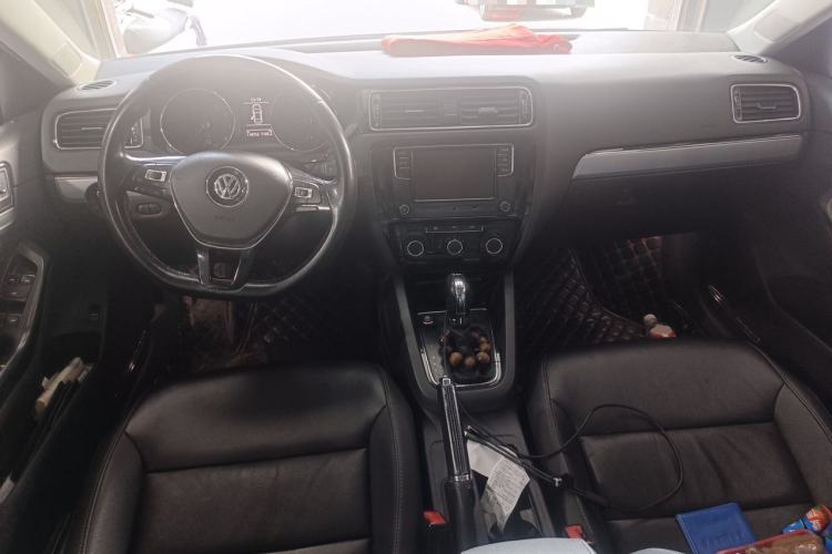 Used Volkswagen Sagitar 2018 280TSI DSG Ignite Edition Center Console