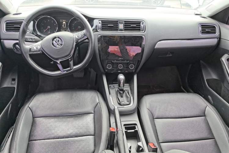 Used Volkswagen Sagitar 2018 280TSI DSG Comfort Model Center Console