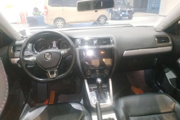 Used Volkswagen Sagitar 2018 280TSI DSG Comfort Model Center Console