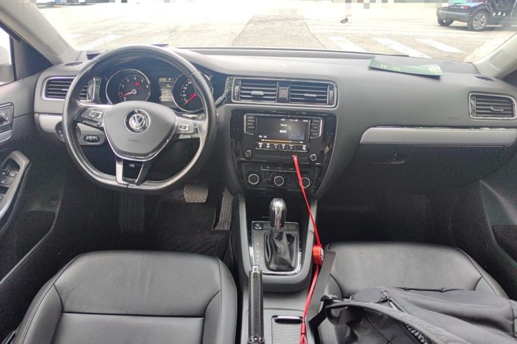 Used Volkswagen Sagitar 2018 1.6L Automatic Comfort Model Center Console